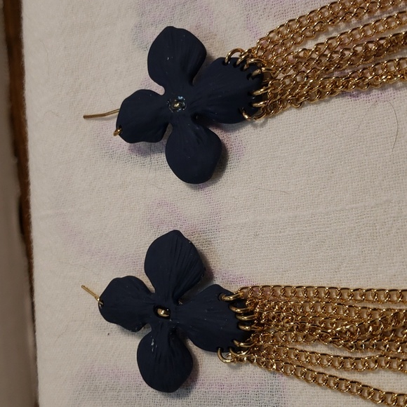 Beautiful BOHO Style Blue Flower Pierced Earrings with Dangles - Picture 4 of 5